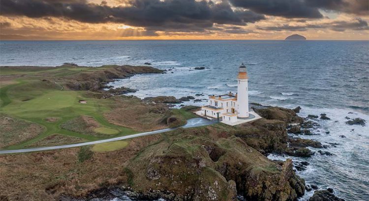 Golf course lighthouses